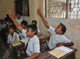 Students in a Municipal School in Mumbai, during a session on GEMS Diary. © ICRW