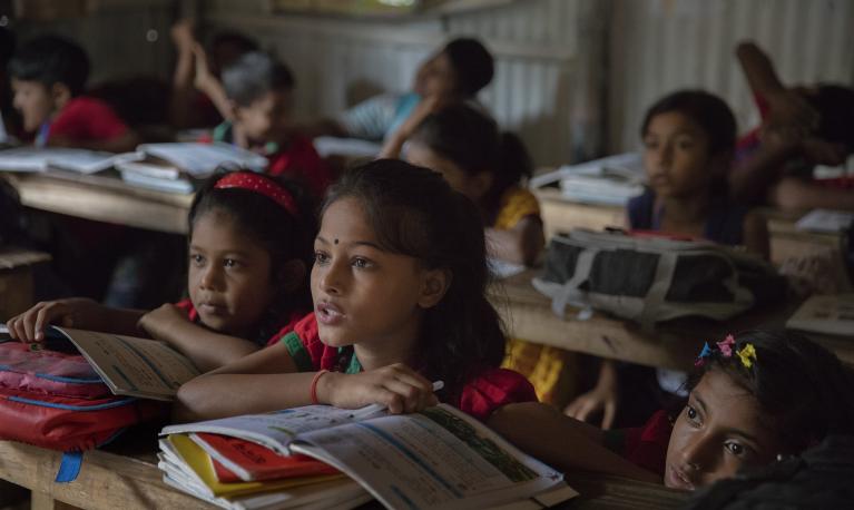 Students participate in class while listing to class teacher at the Sujat Nagar urban slum school in Dhaka, Bangladesh on October 11, 2016. Photo: © Dominic Chavez/World Bank
