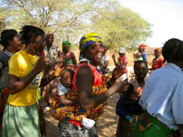 Young women dancing in Gambia © Matthew Shaw