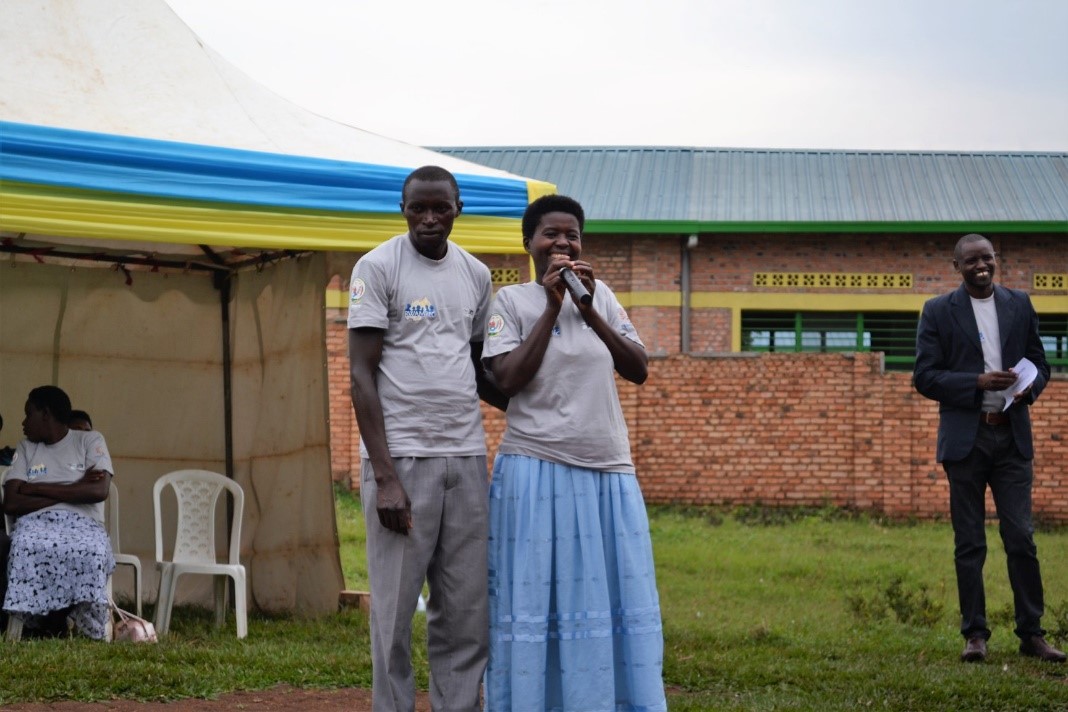 Couples that participated in the Bandebereho/MenEngage project in Rwanda share their stories with other participants.