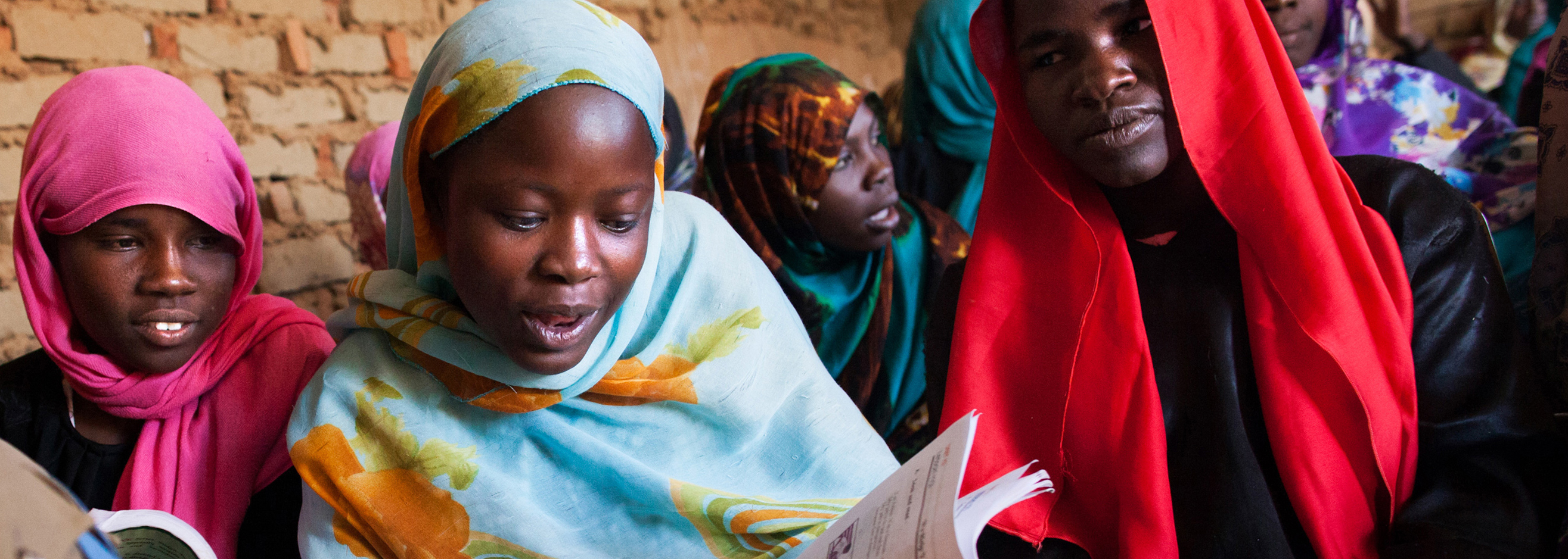 UNAMID Police facilitates English classes for displaced women in North Darfur. ©UN Photo/Albert González Farran