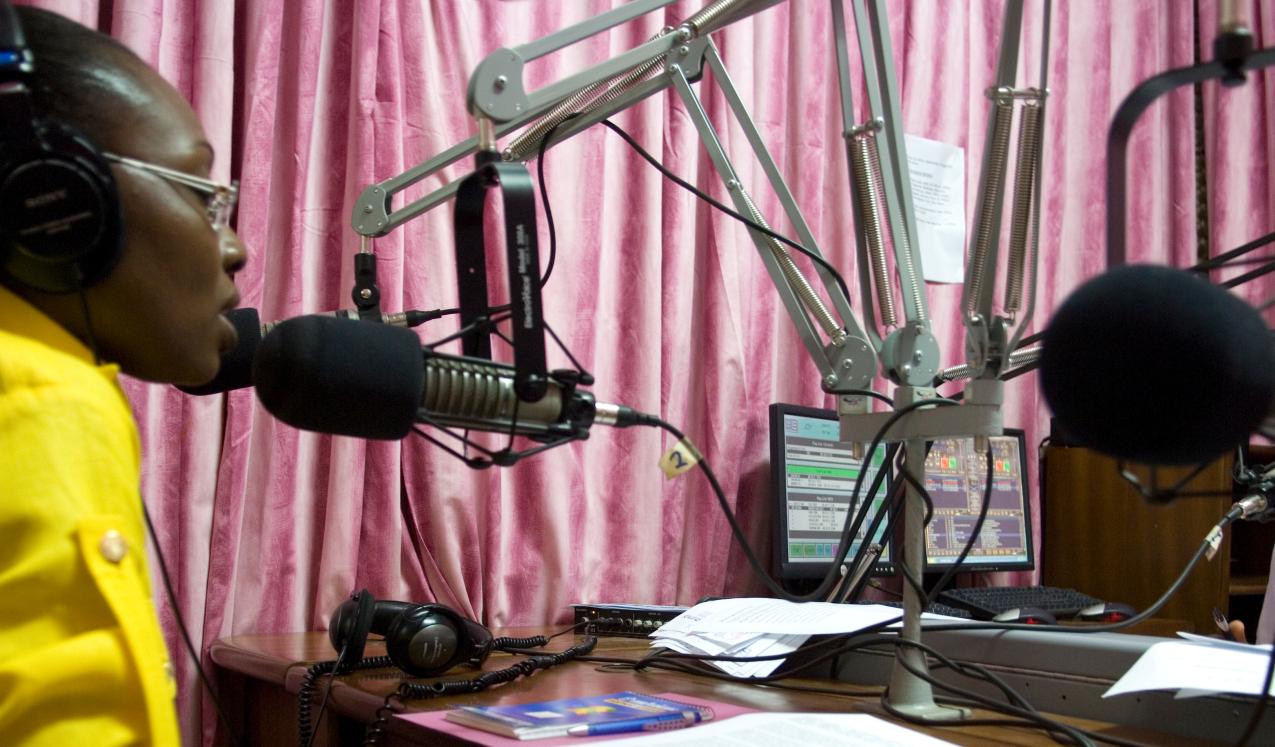 Morning radio show host Komla Dumor works in his sound booth at the Joy FM studio in Accra, Ghana. © Jonathan Ernst / World Bank