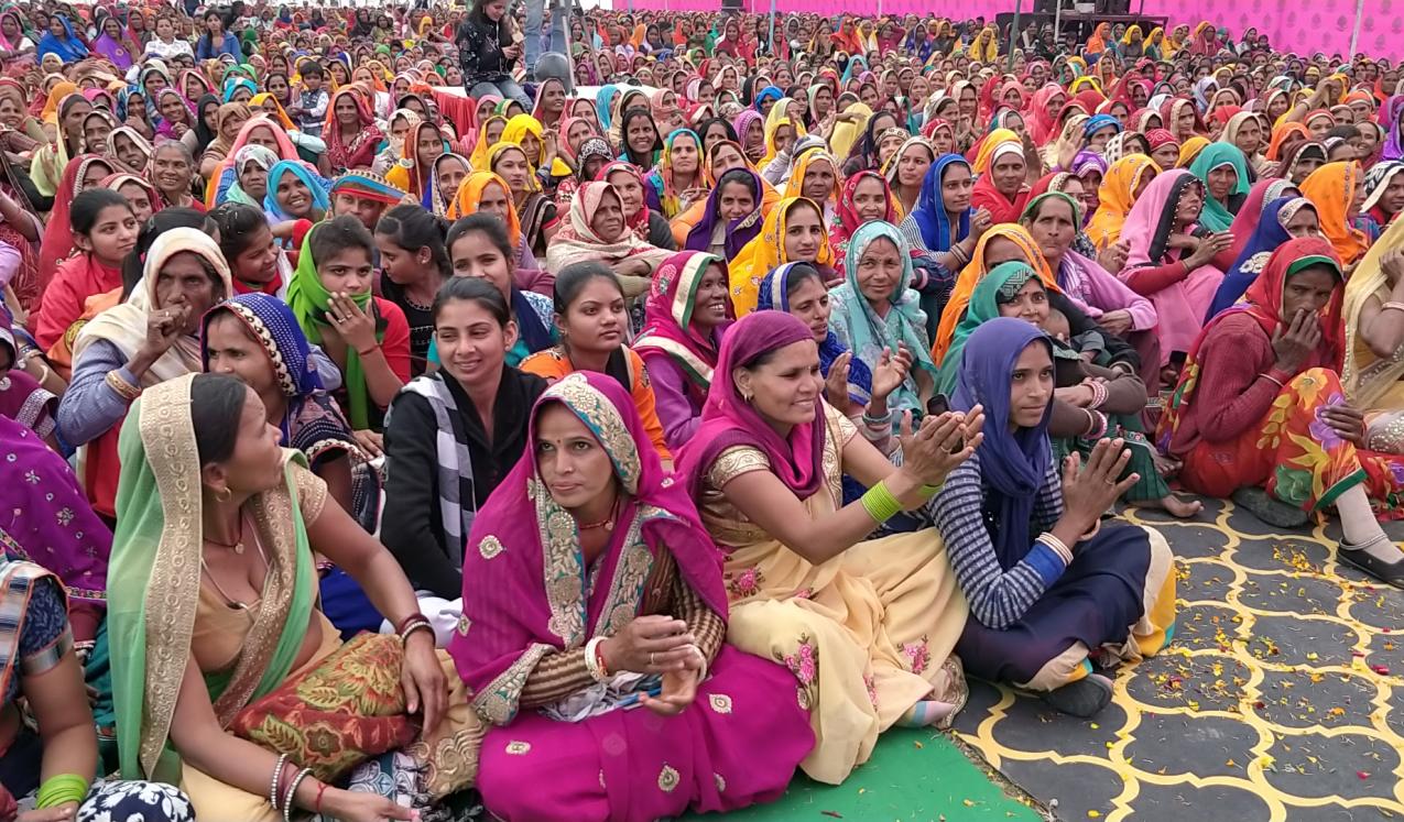 Women at concert on MKBKSH. © PFI