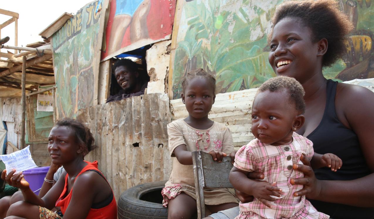 A family group in Sierra Leone in quarantine during the Ebola crisis. © Dominic Chavez/World Bank