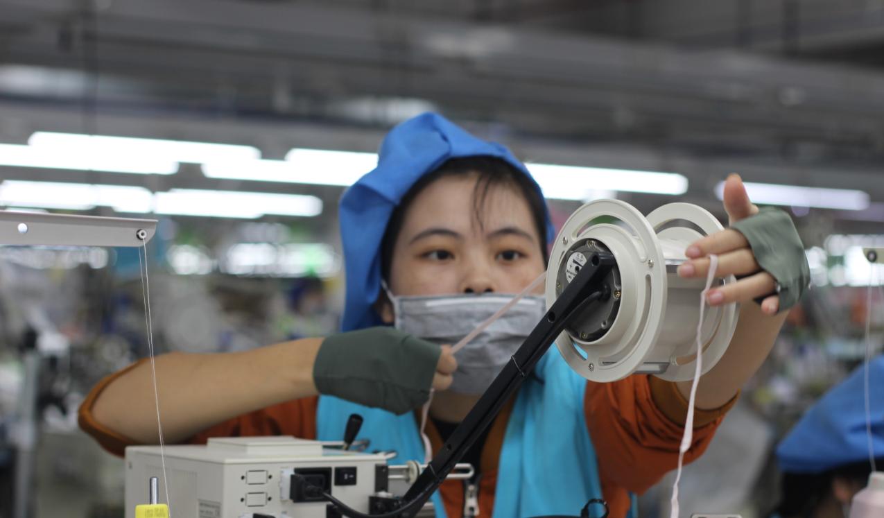 Women account for around half of the Viet Nam's workforce, but occupy less than a quarter of senior management roles. © Thanh Tung/Institute for Studies of Society, Economy and Environment