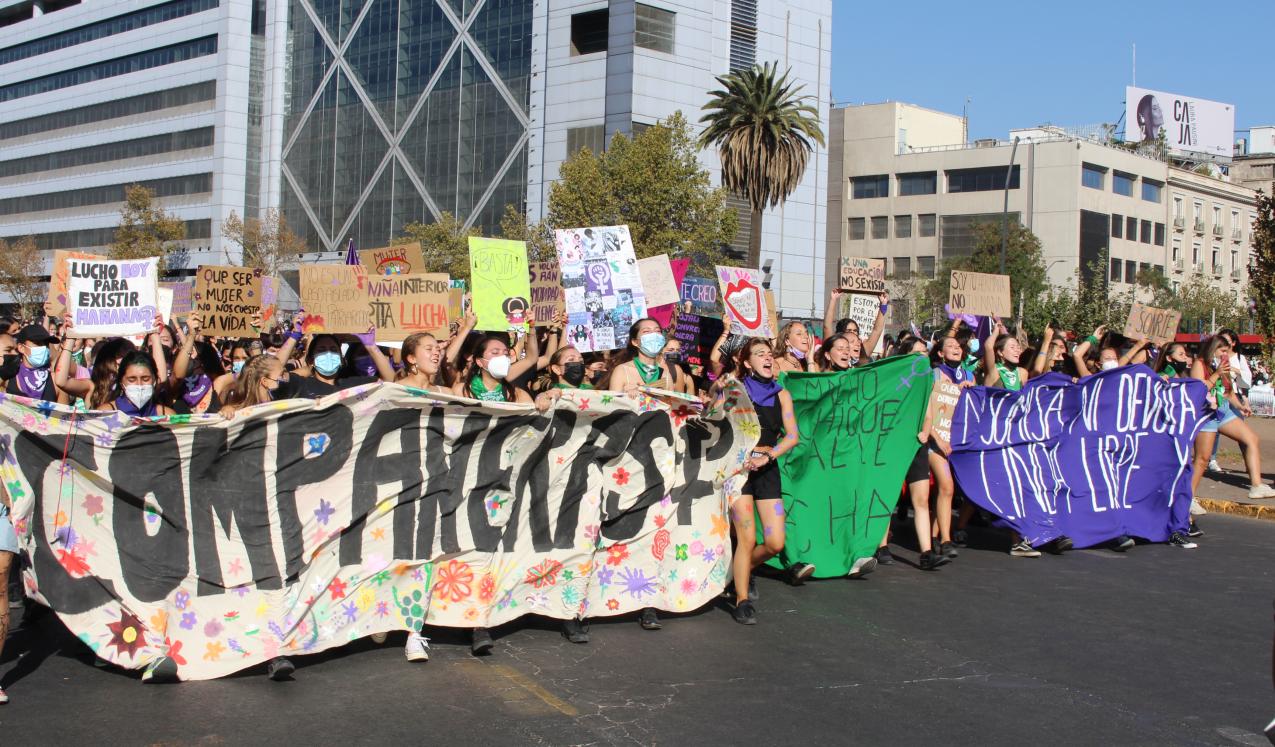 Women protesting in Chile, 8 May 2022. ©Emilie Tant