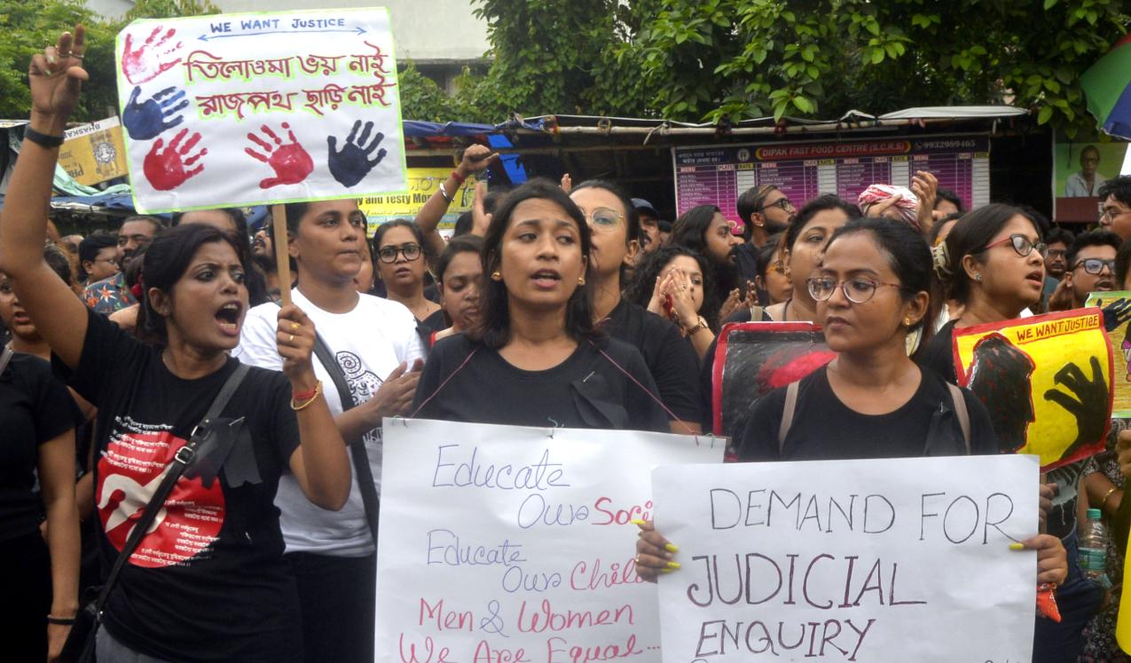 Activists protest against the rape and murder of a woman doctor at a hospital in Kolkata, India, August 2024. © Saikat Paul | Shutterstock.com