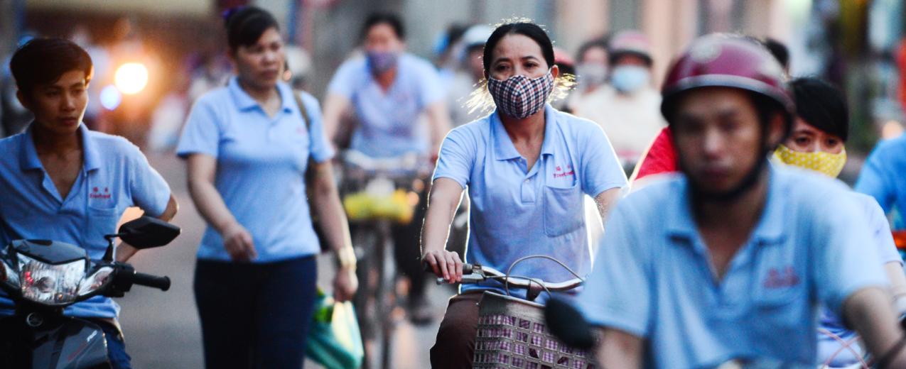 A busy Vietnamese high street. © Thanh Tung/Institute for Studies of Society, Economy and Environment