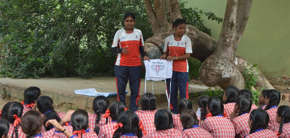 Community Sport Coaches in India teach adolescent girls about menstruation. © The Naz Foundation India Trust.