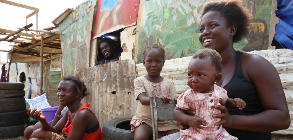 A family group in Sierra Leone in quarantine during the Ebola crisis. © Dominic Chavez/World Bank