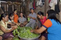 Women cleaning fresh greens in Oudomxay province, Lao PDR. © Bart Verweij / World Bank