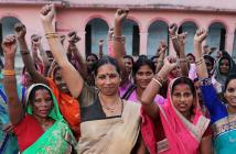 Elected Women Representatives (EWRs) gather outside Middle School Harka in Sitamarhi district, India, to discuss community issues. © Paula Bronstein/Getty Images/Images of Empowerment