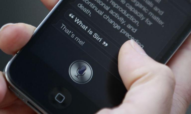 Many believe that Siri is submissive in the face of gender abuse. Image: REUTERS/Suzanne Plunkett