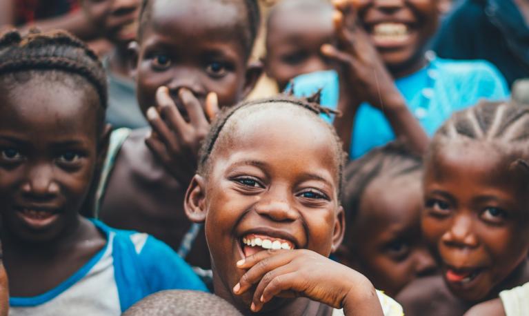 A group of smiling children. Copyright: Annie Spratt