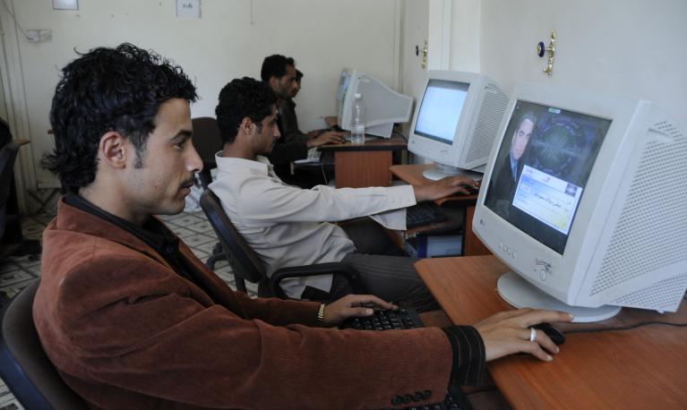 Patrons use computers in an internet cafein the Republic of Yemen. © Dana Smillie / World Bank