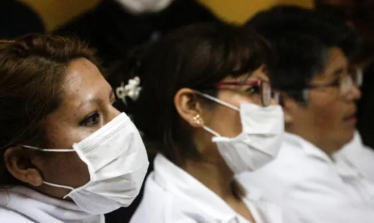 Health workers attend a meeting to demand more resources to battle against COVID-19 at a hospital in La Paz, Bolivia. Photo by: REUTERS / David Mercado