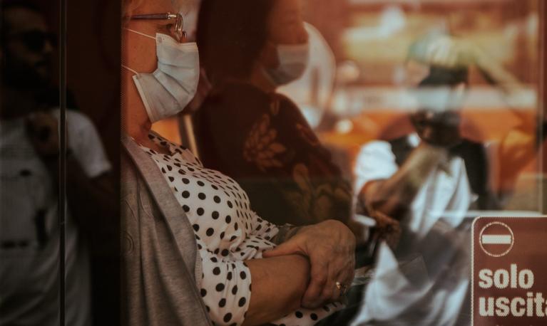 Women on a bus wearing facemasks. Credit: Gender and Covid-19 Working Group