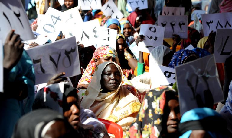 Sudanese weigh in on peace agreement in Blue Nile State, Musfa, Sudan. © UN Photo/Tim McKulka (Photo ID 462222. 25/01/2011)