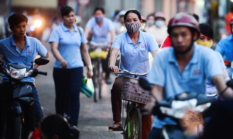 A busy Vietnamese high street. © Thanh Tung/Institute for Studies of Society, Economy and Environment