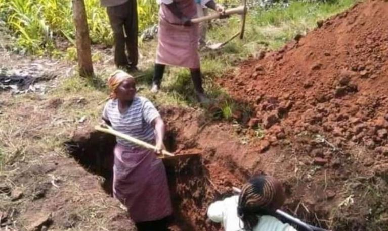 Women digging graves. © Saint Albert's Charity