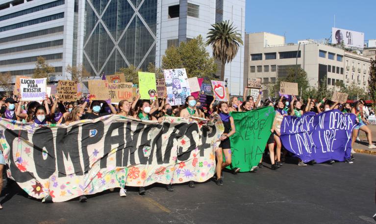 Women protesting in Chile, 8 May 2022. ©Emilie Tant