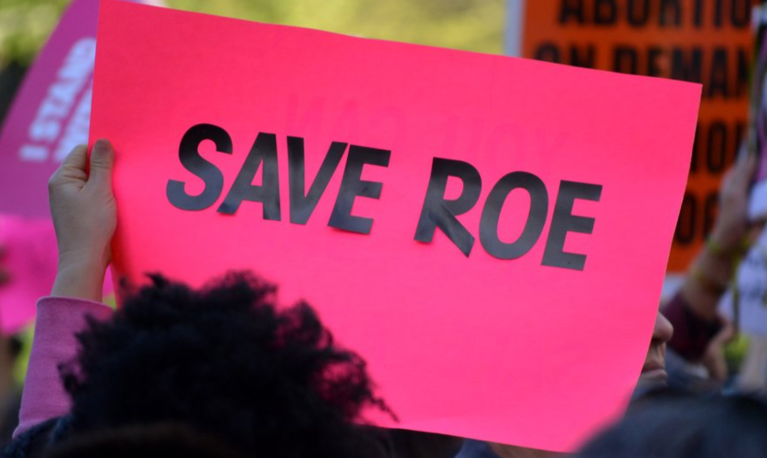 A banner saying 'Save Roe' ©Christopher Penler / Shutterstock