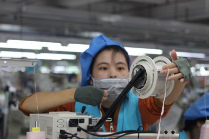 Women account for around half of the Viet Nam's workforce, but occupy less than a quarter of senior management roles. © Thanh Tung/Institute for Studies of Society, Economy and Environment