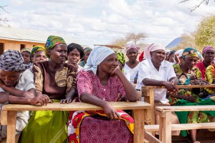 Women farmers in a community hard hit by drought in 2011 in Kenya. © Flore de Preneuf / World Bank