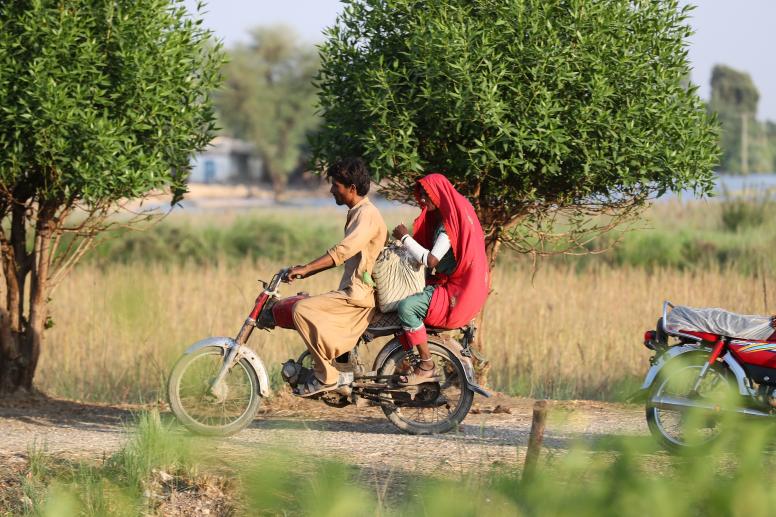 A man and woman on a motorbike in Sindh Province, Dadu City, Pakistan ©afad tuncay / shutterstock 2216866933