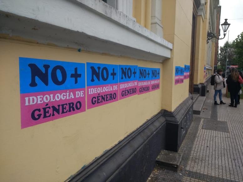 Sign displayed outside the University of Chile main building in Santiago that reads "Stop Gender Ideology". © Paula Hollstein