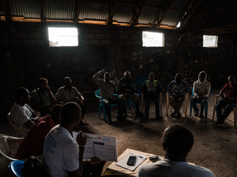 Men participate in group discussions organised by the NGO Ghovodi to address men’s participation in maternal health and reduce gender-based violence, Goma, DRC 2023. © Hugh Kinsella Cunningham