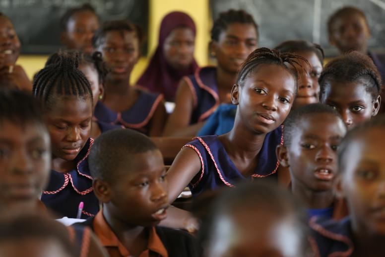 During the Ebola crisis, girls who had access to community centres were more likely to go back to schools. © Dominic Chavez/World Bank